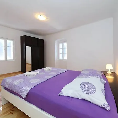 Villa Stone House In The Center Of Town