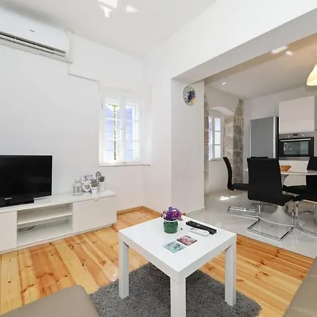 Villa Stone House In The Center Of Town Murter