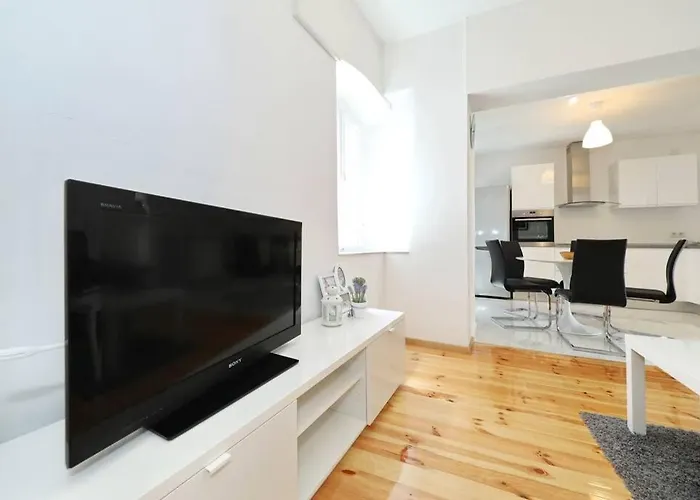 Stone House In The Center Of Town 빌라 무르테르