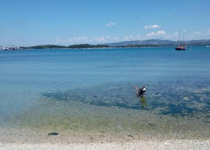 Stone House In The Center Of Town * 무르테르