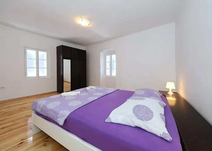 빌라 Stone House In The Center Of Town