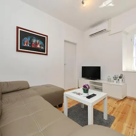 Villa Stone House In The Center Of Town