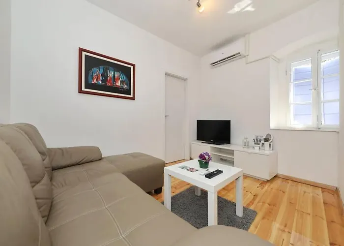 Villa Stone House In The Center Of Town