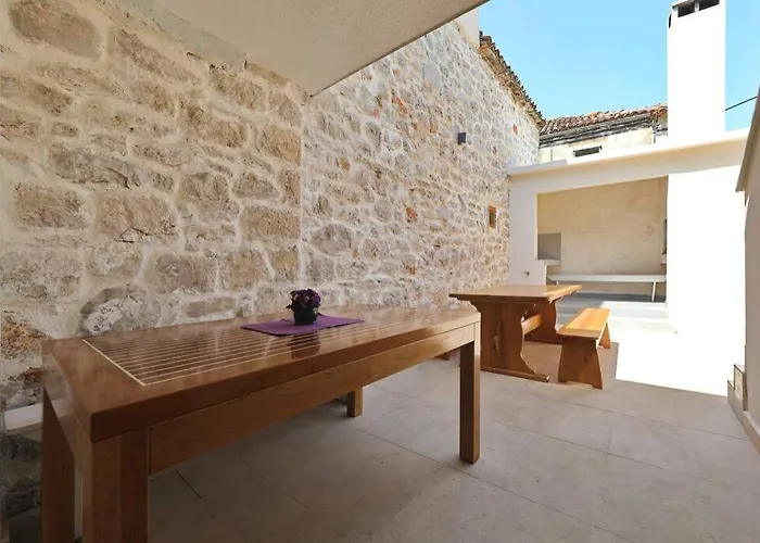 Stone House In The Center Of Town Villa *